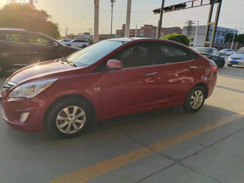 保定13年现代瑞纳2