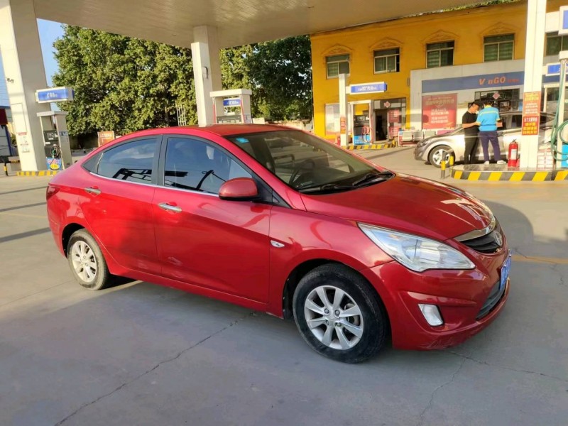 保定13年现代瑞纳3