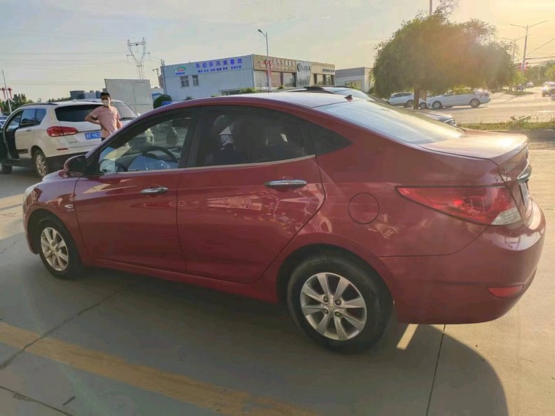 保定13年现代瑞纳5