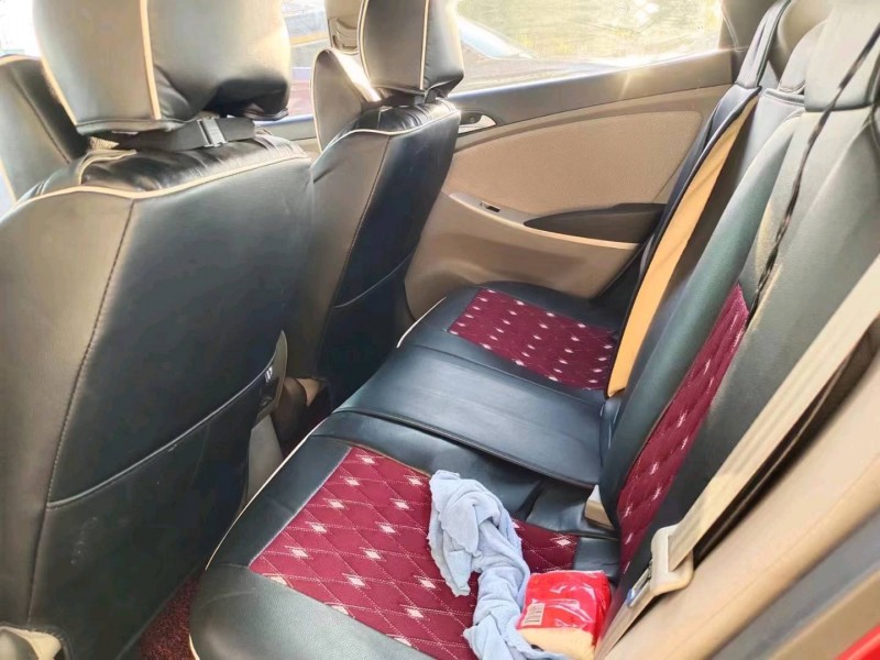 保定13年现代瑞纳8