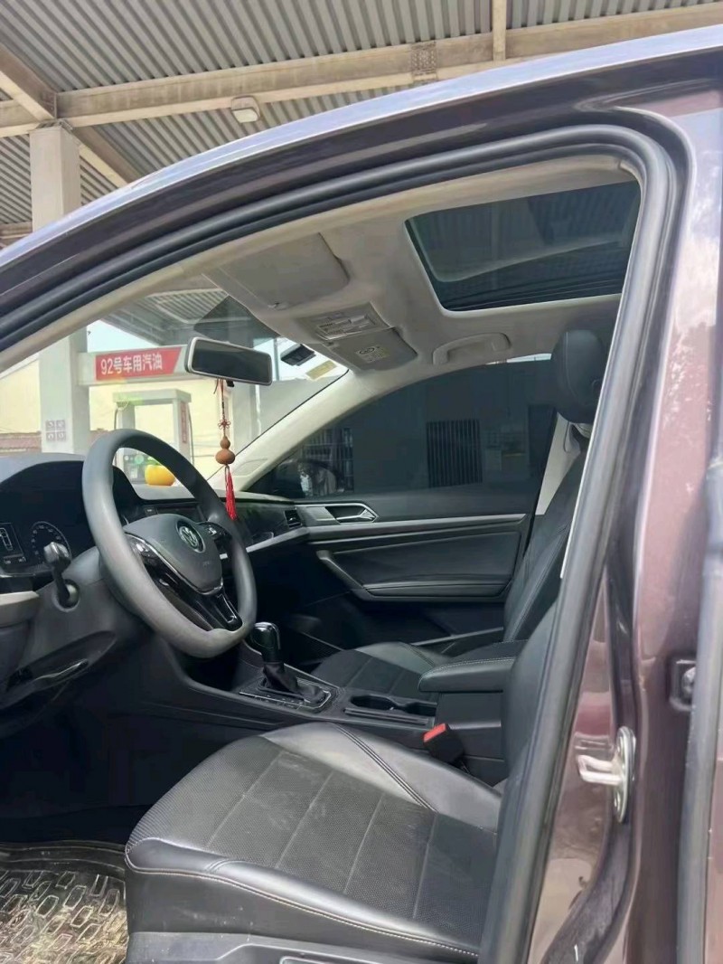 济南19年大众朗逸4