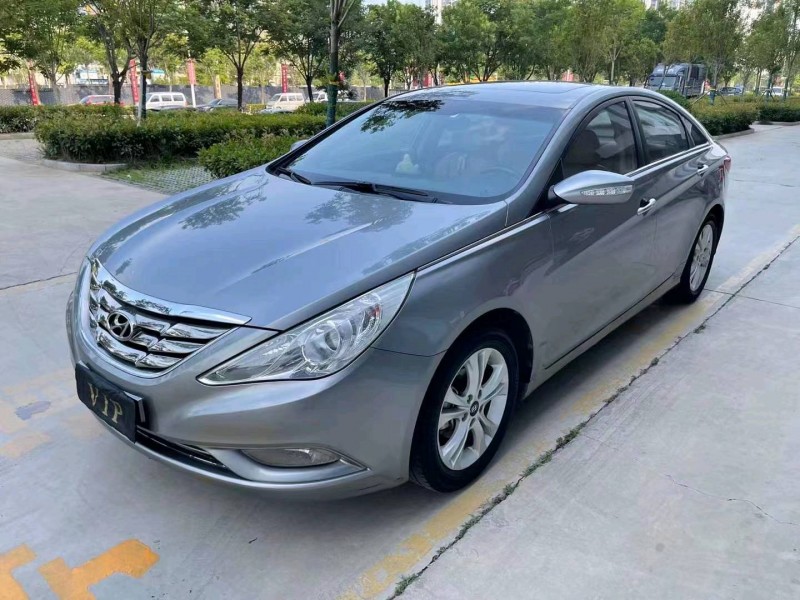 济宁17年现代索纳塔八2