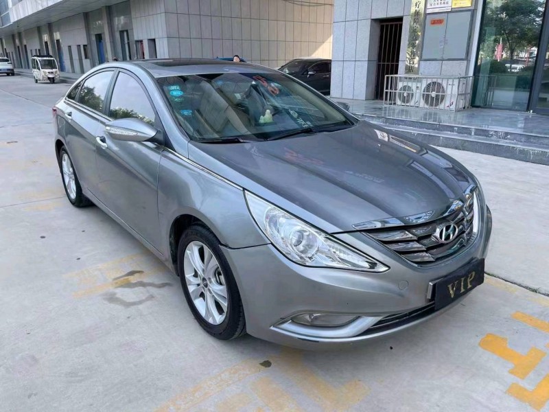 济宁17年现代索纳塔八3