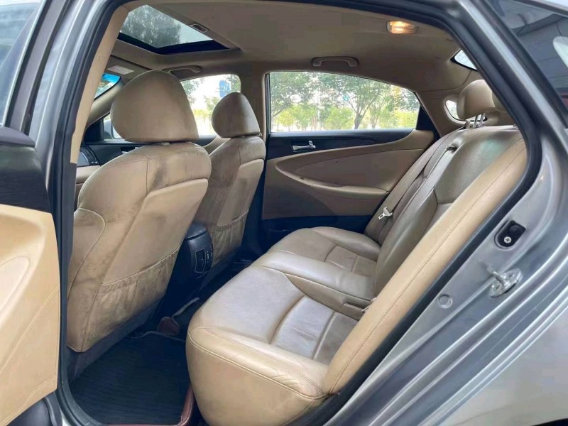 济宁17年现代索纳塔八4