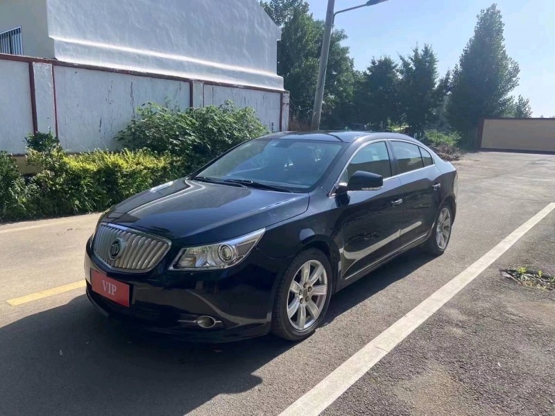 青岛10年别克君越2