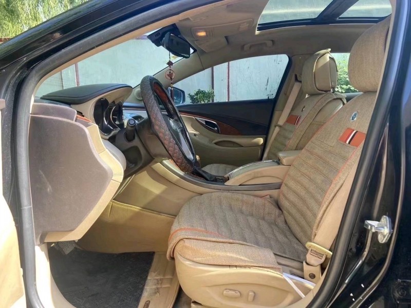 青岛10年别克君越4