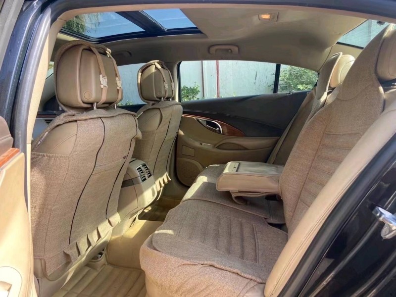 青岛10年别克君越5