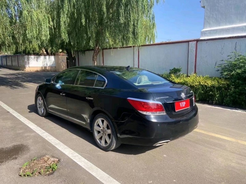 青岛10年别克君越7