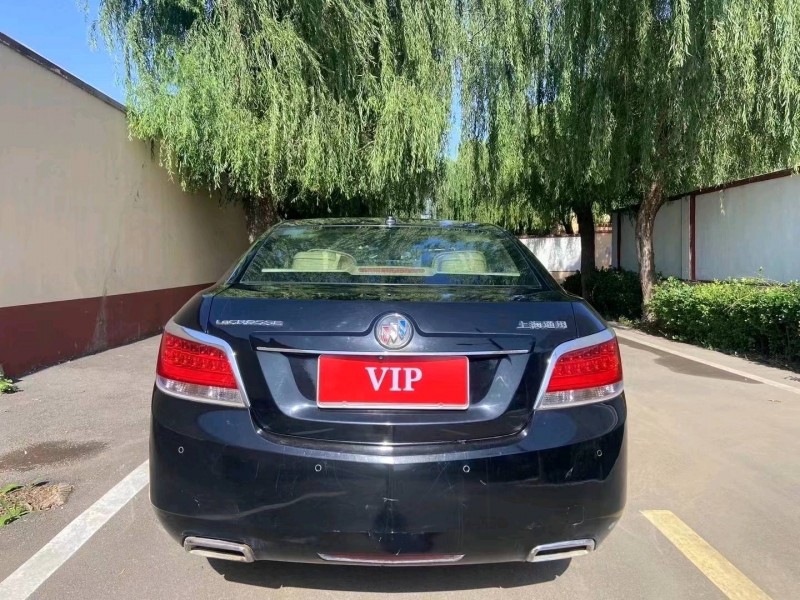 青岛10年别克君越9