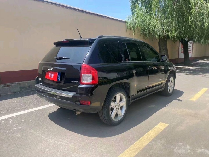 青岛12年Jeep指南者8