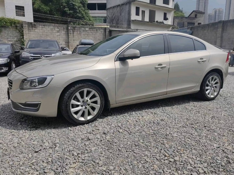 重庆17年沃尔沃S60L2