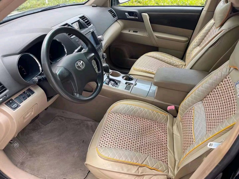 济宁13年丰田汉兰达6