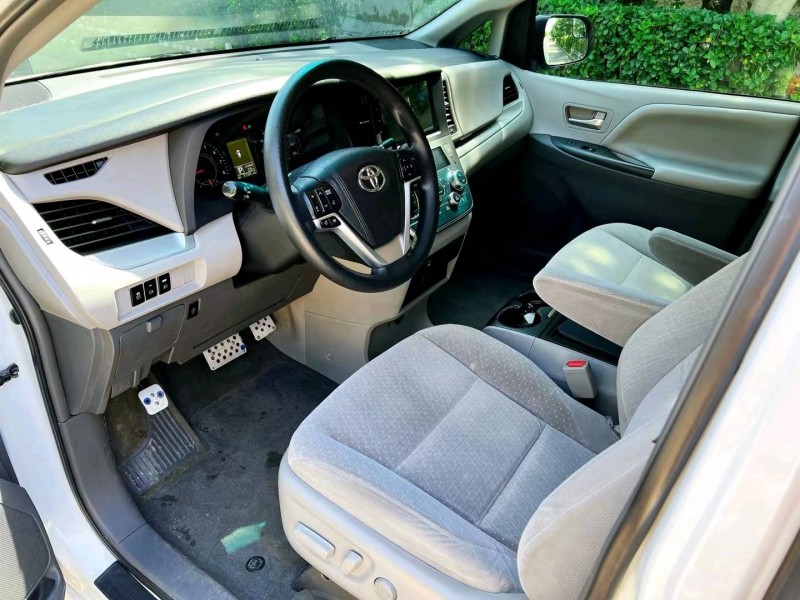 潍坊15年丰田塞纳6