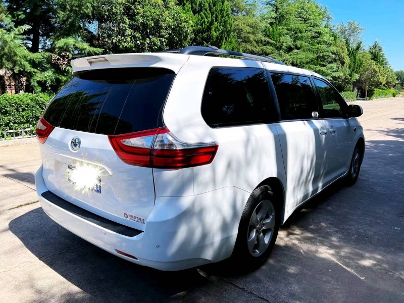 潍坊15年丰田塞纳7