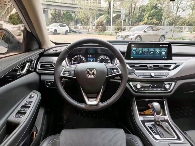 珠海20年長安汽車銳程CC4