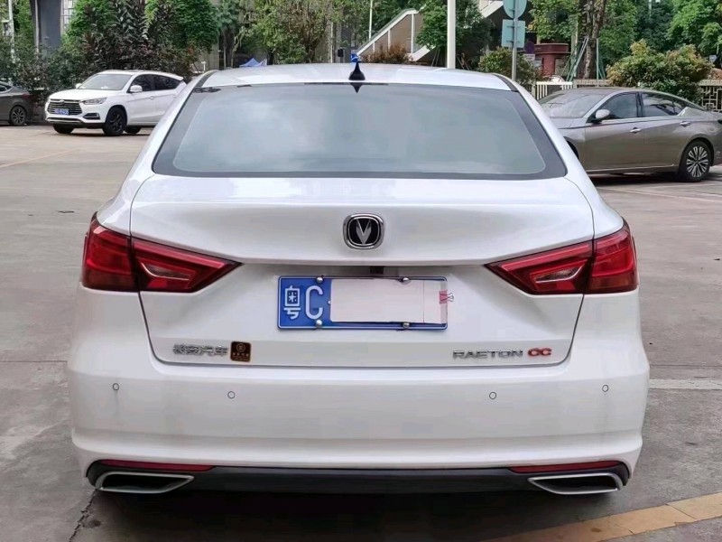 珠海20年長安汽車銳程CC5
