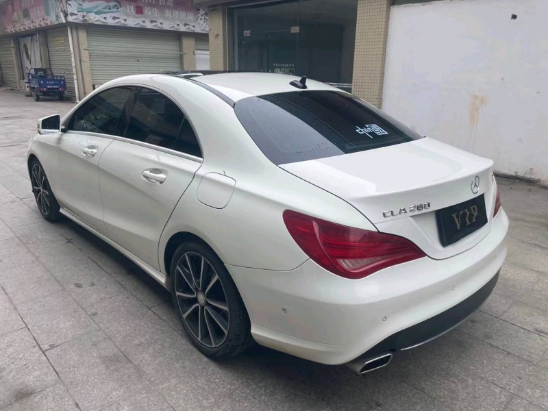 中山16年奔驰CLA8