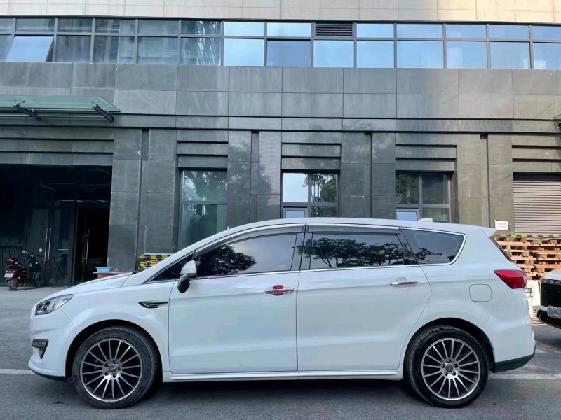 成都19年力帆汽车轩朗3