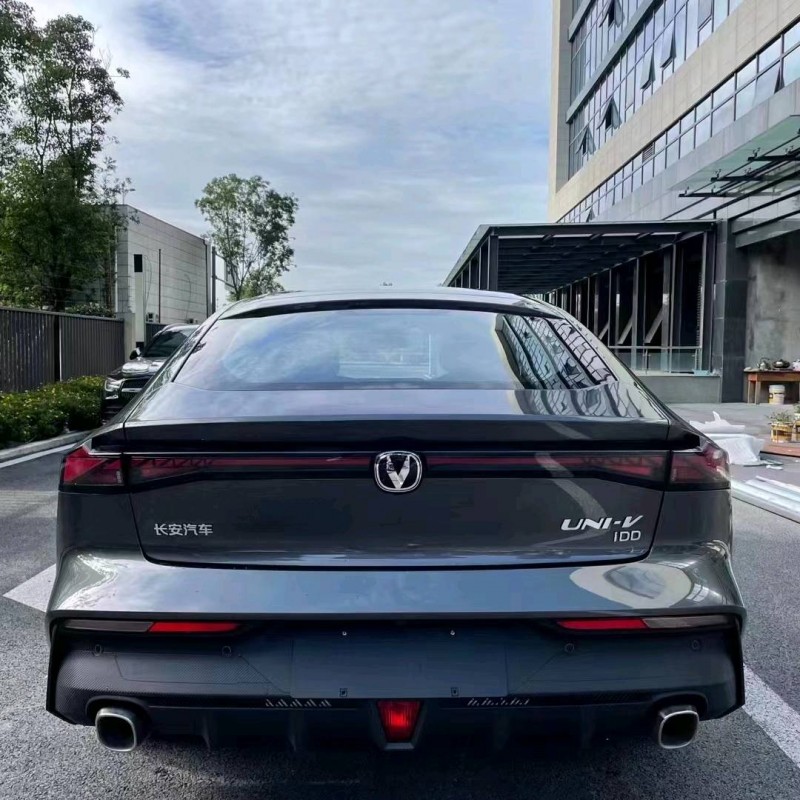 成都23年長安汽車UNI-V4