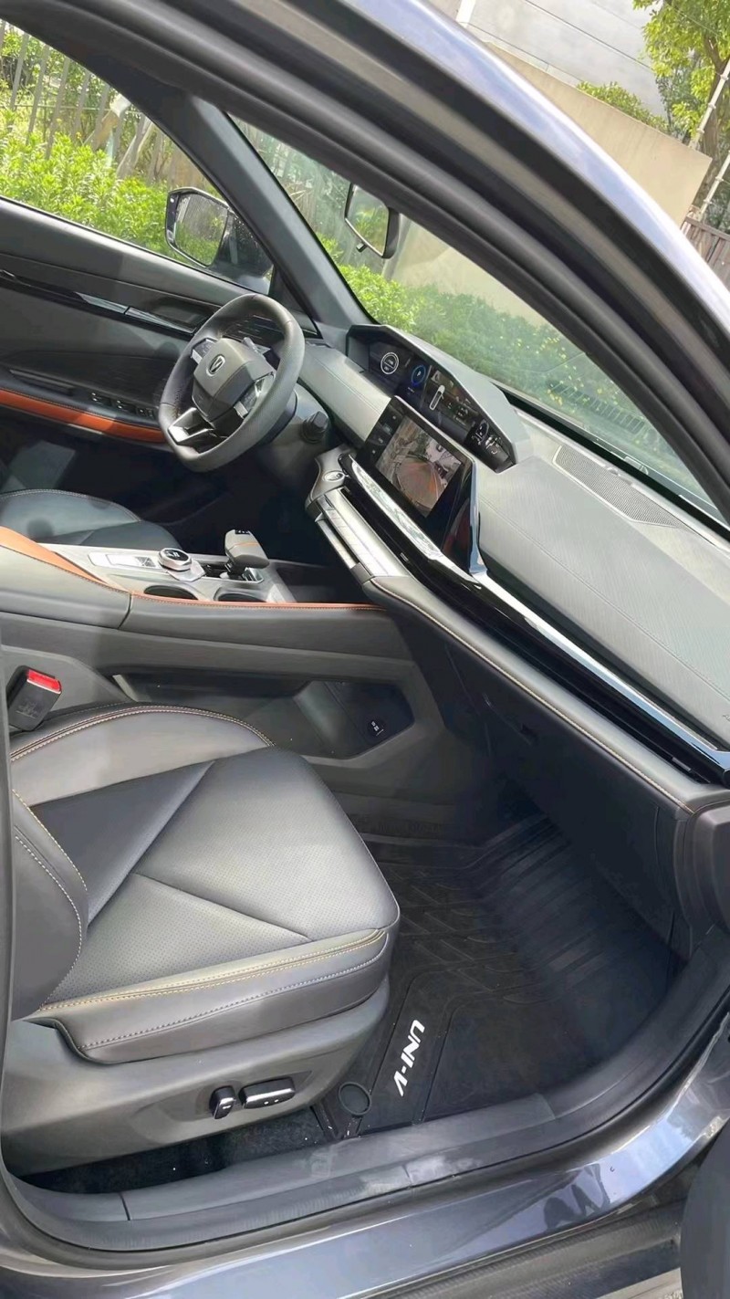 成都23年長安汽車UNI-V7