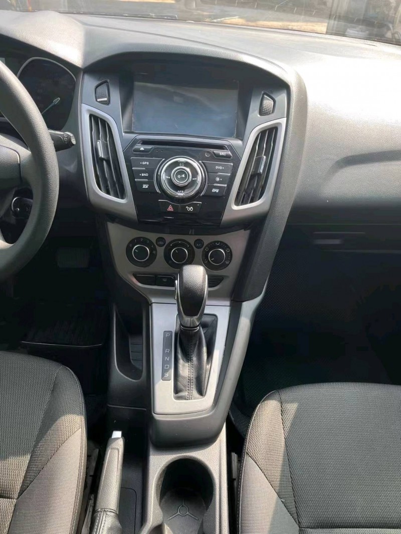 济南12年福特福克斯8