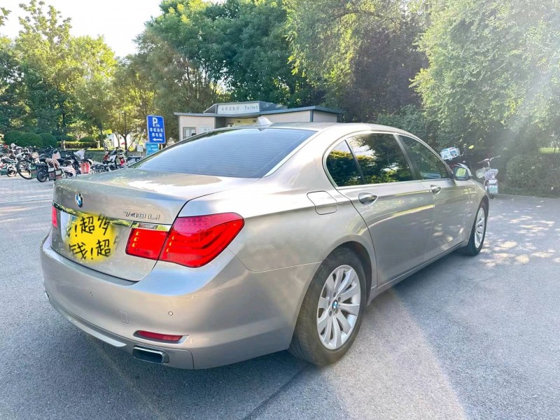 北京11年宝马7系8