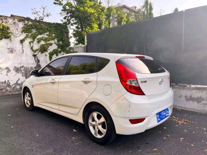 嘉兴17年现代瑞奕8