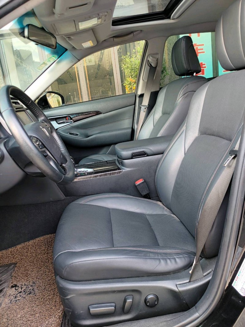 韶關18年豐田皇冠5