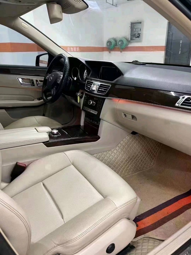 成都14年奔驰E8