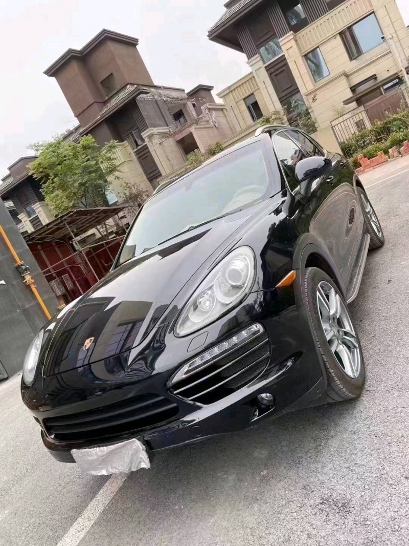 成都15年保时捷卡宴2