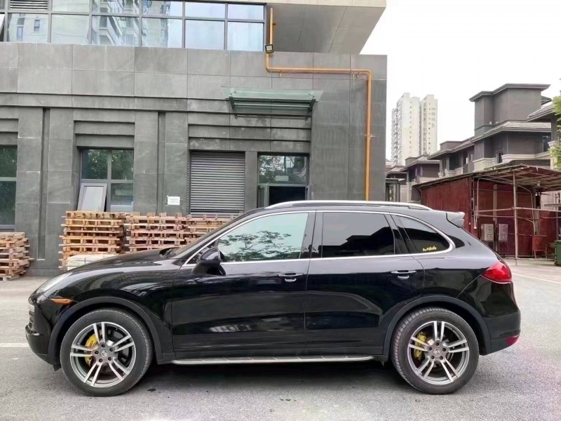 成都15年保时捷卡宴3