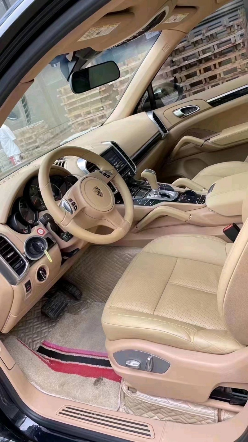 成都15年保时捷卡宴4