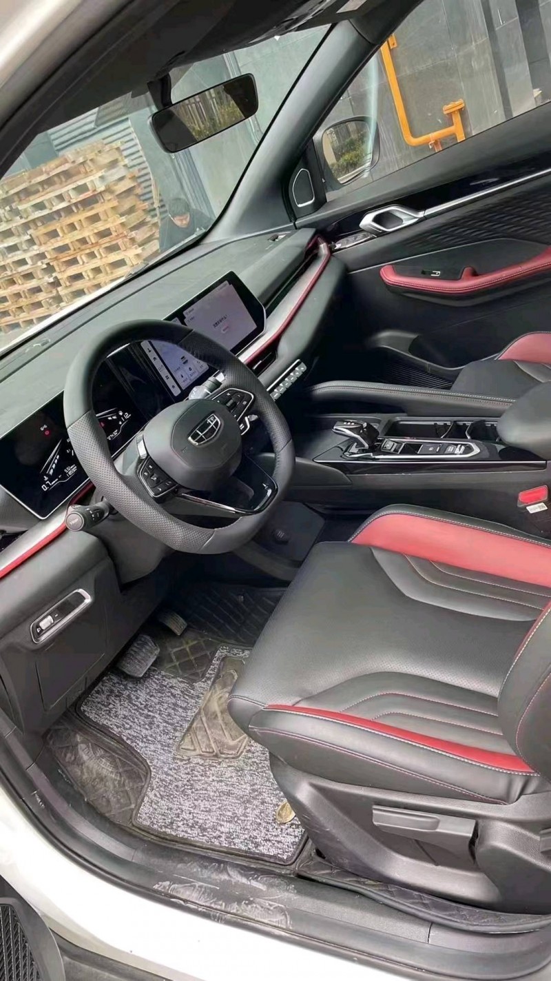 成都22年吉利缤越5