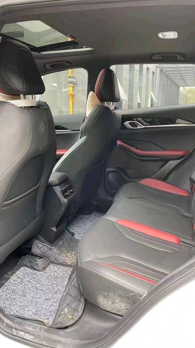 成都22年吉利缤越7