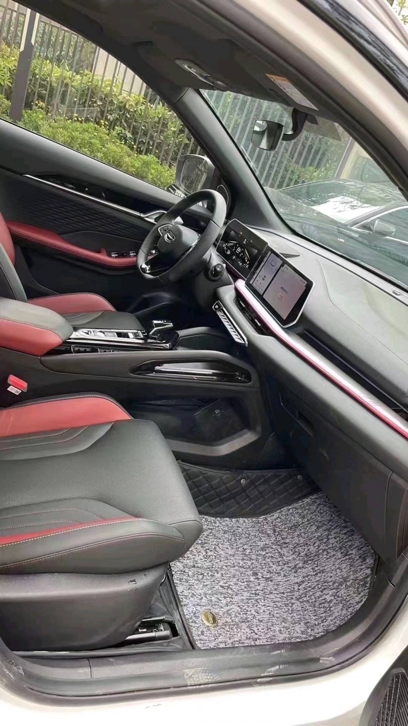 成都22年吉利缤越8