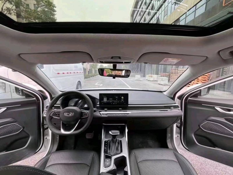 成都22年吉利帝豪9