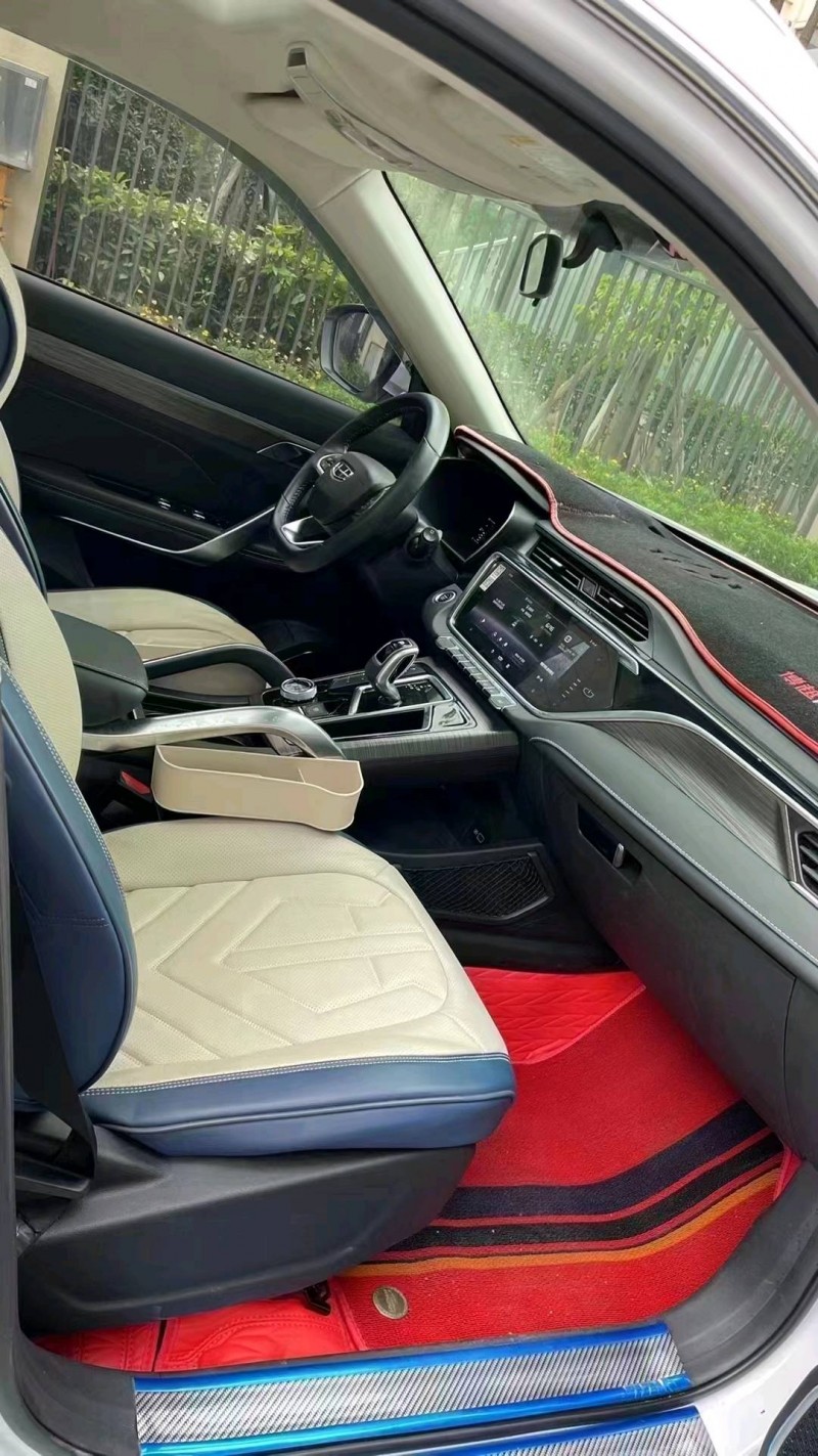 成都20年吉利博越8