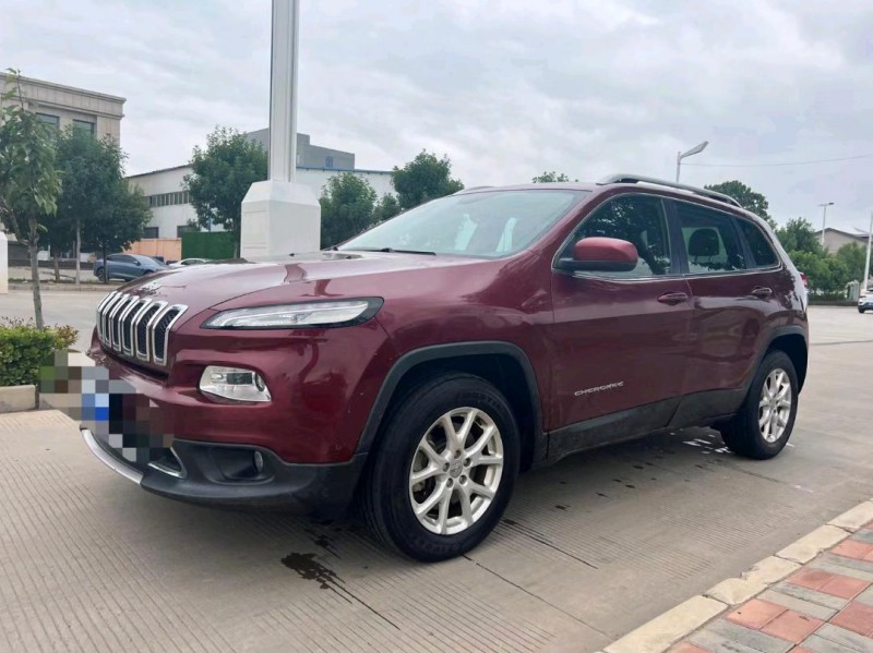 石家庄16年Jeep自由光3