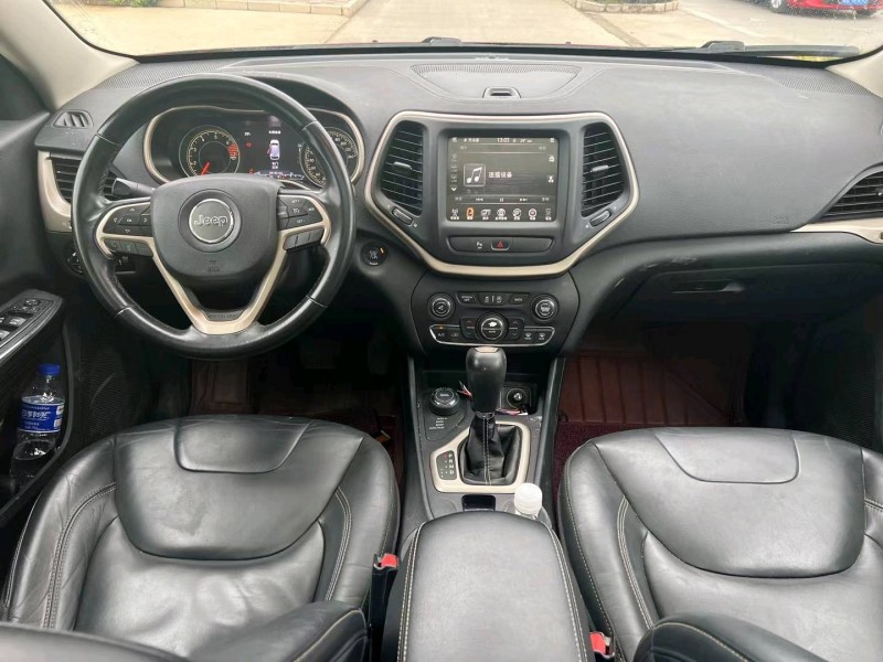 石家庄16年Jeep自由光4