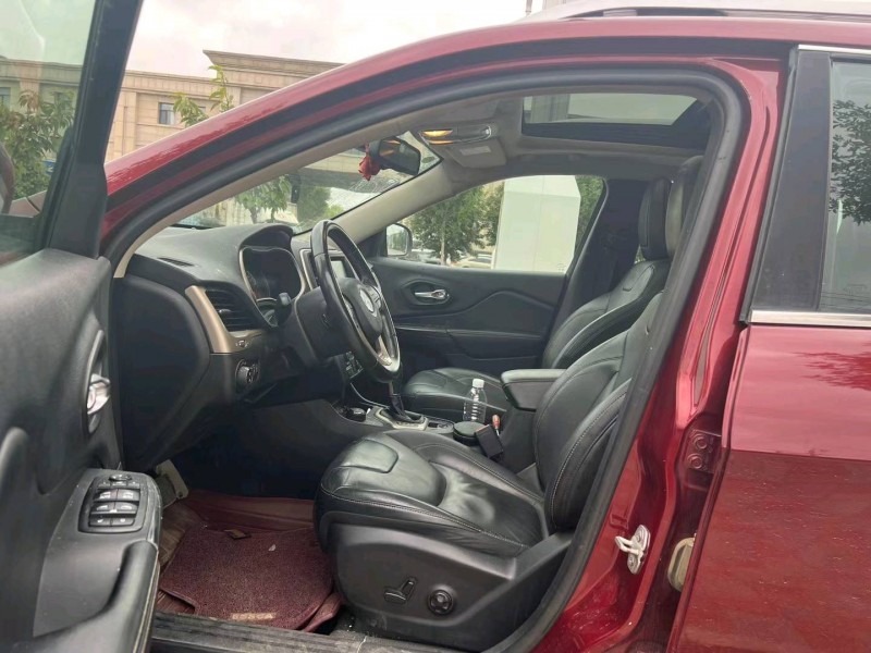 石家庄16年Jeep自由光5