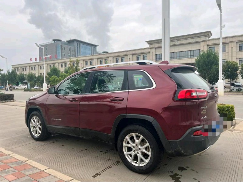 石家庄16年Jeep自由光7