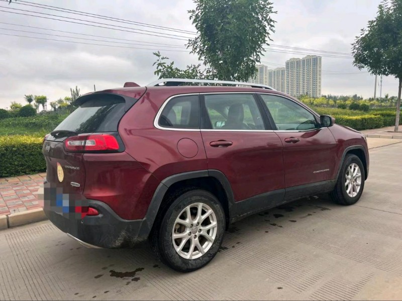 石家庄16年Jeep自由光8