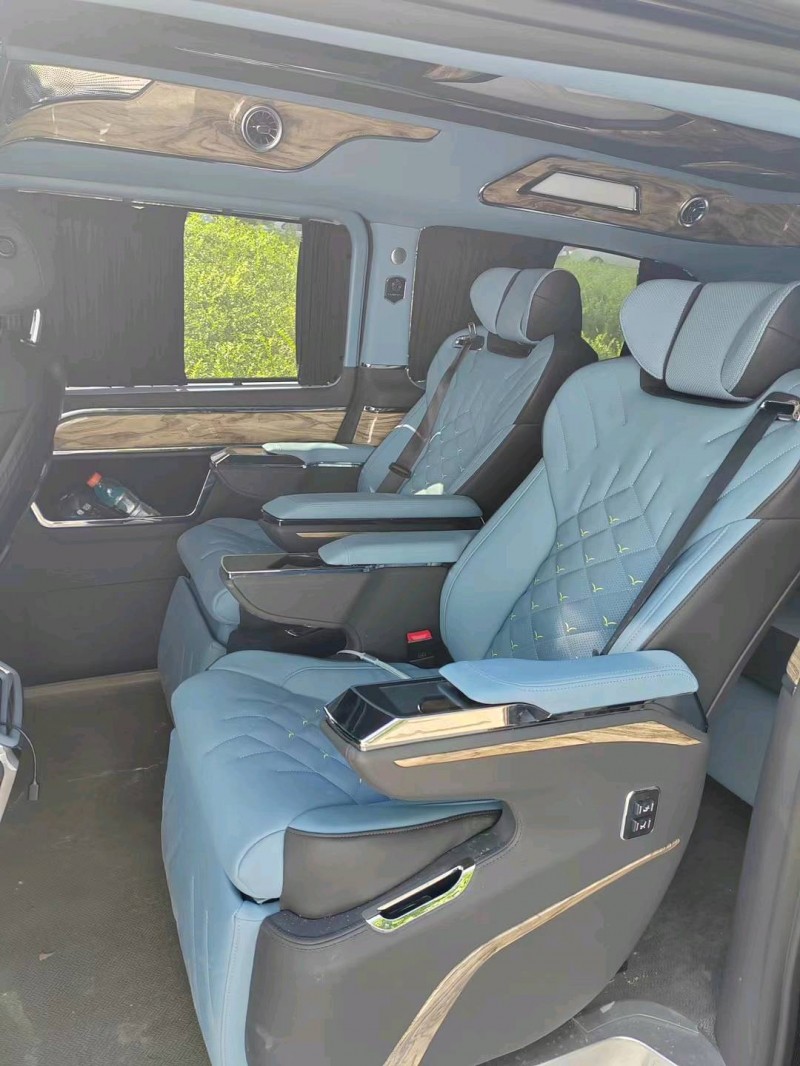 重庆22年奔驰傲旋大白鲨8