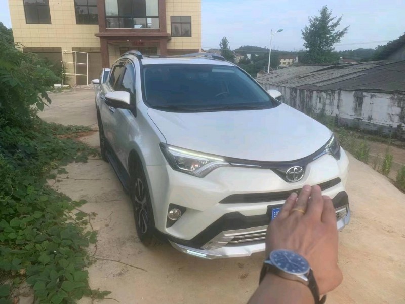 宜昌19年丰田RAV4荣放4