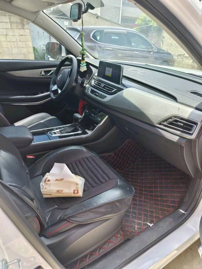 安順18年長安汽車CS757