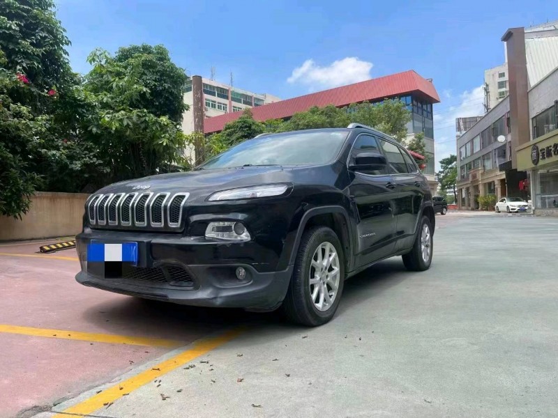衡阳17年Jeep自由光1
