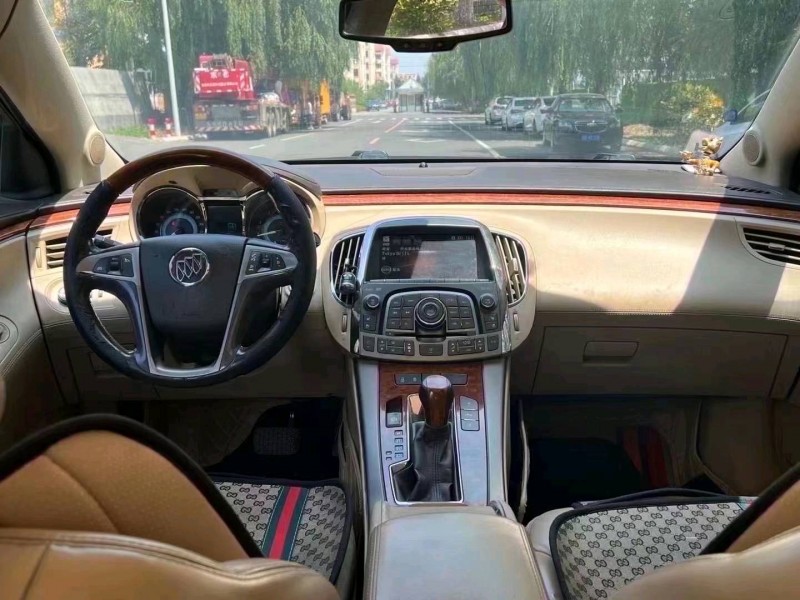 青岛11年别克君越4