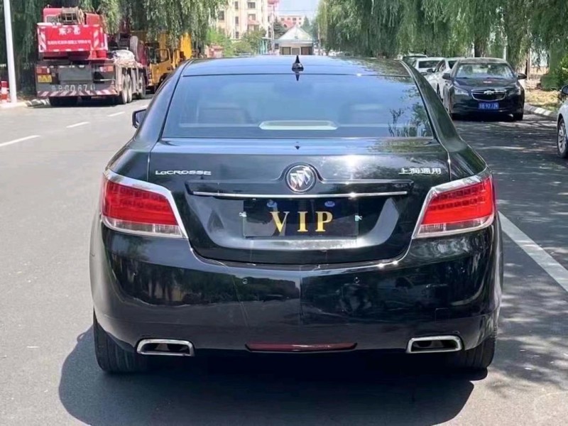 青岛11年别克君越6