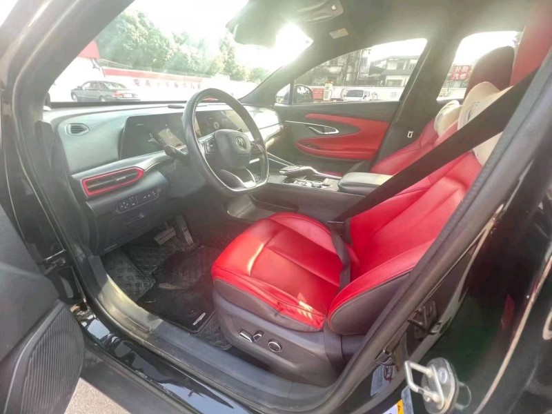 珠海20年長安汽車UNI-T6