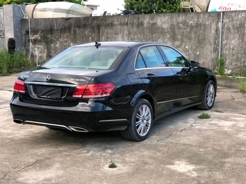 深圳11年奔驰E8